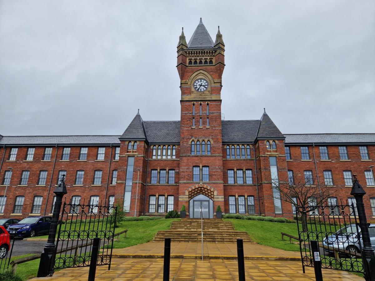 Ferienwohnung Birch Hill Clock Tower Rochdale Exterior foto