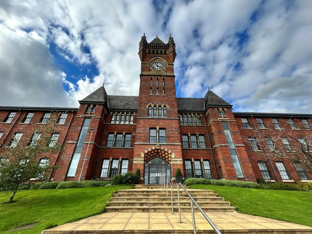 Ferienwohnung Birch Hill Clock Tower Rochdale Exterior foto